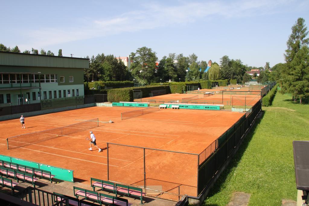 Penzion Tenis Klub Deza Валашске-Мезиржичи Экстерьер фото